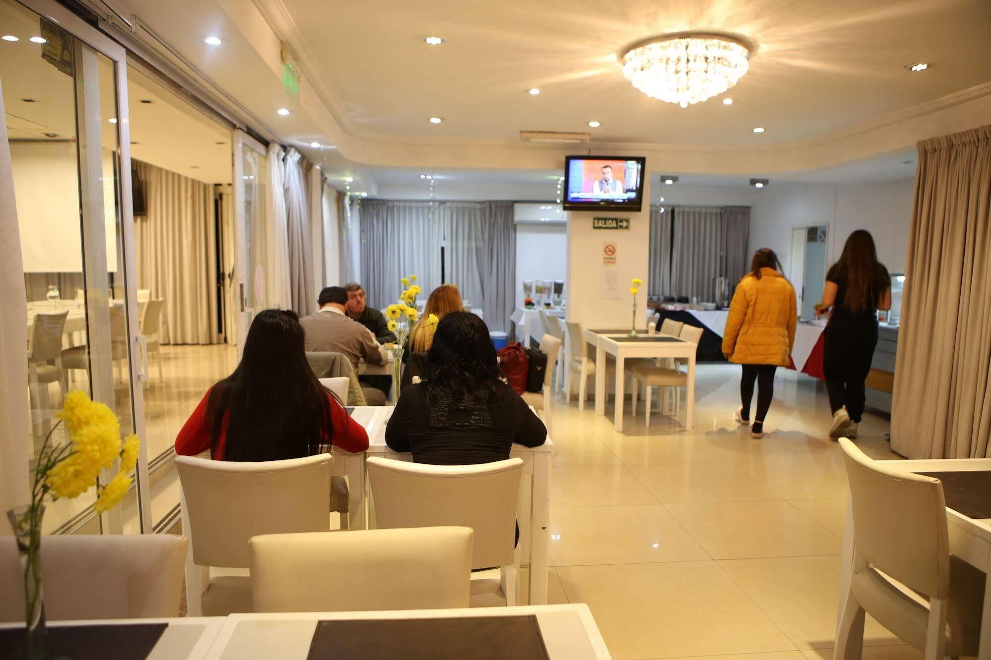 فندق بامبا بلازا بوينس آيرس المظهر الخارجي الصورة